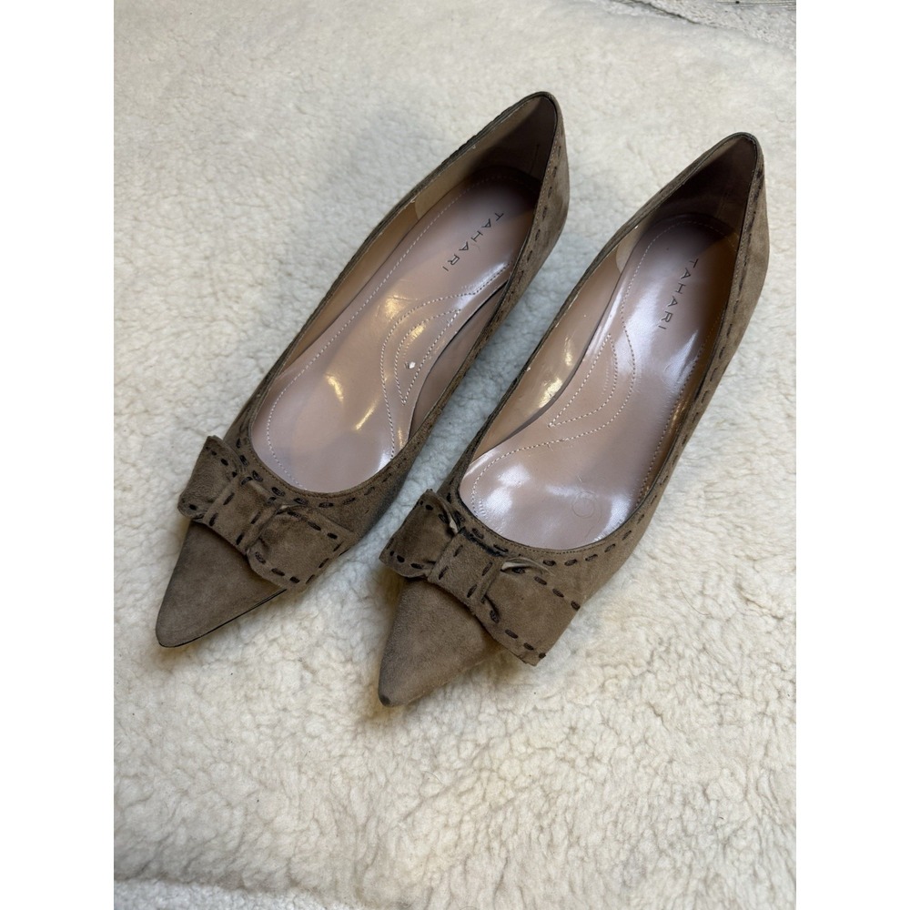 Tahari Marjorie Pointed Toe Kitten Heels Boho Bow Whipstitch Y2K Mocha Pumps 10M
